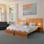 Robert-schuman-haus 호텔