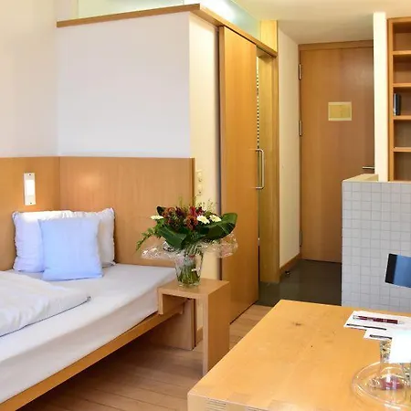 מלון Robert-schuman-haus 2*