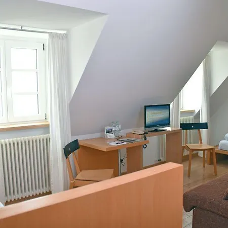 Robert-schuman-haus מלון 2*