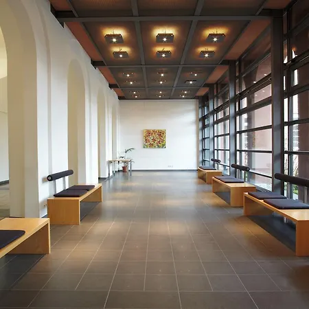 Robert-schuman-haus מלון