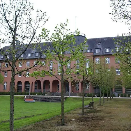 מלון Robert-schuman-haus