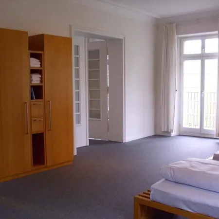 Robert-schuman-haus מלון
