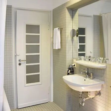 מלון Robert-schuman-haus 2*