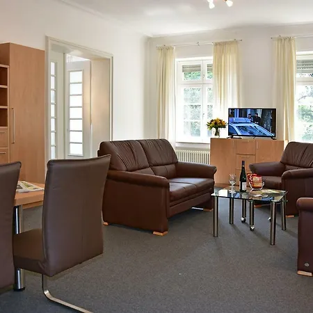 Robert-schuman-haus מלון