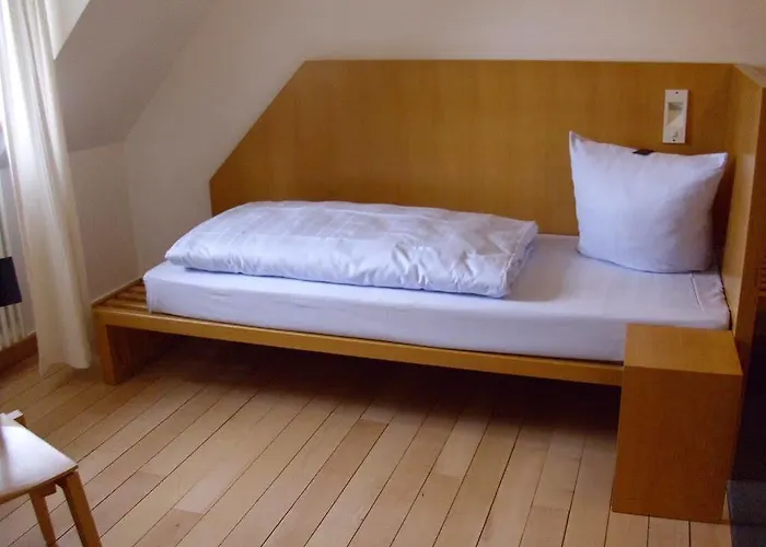 Robert-schuman-haus 2*